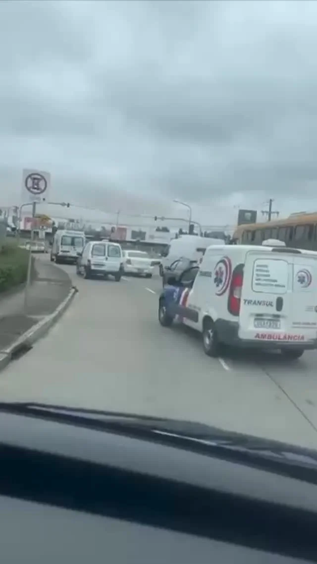 Há 1 ano , com  7 ambulâncias ,nossas equipes estavam fazendo o resgate de 17  pacientes do RESIDENCIAL GERIATRICO MARIA DIRCE na cidade de ELDORADO DO SUL .
E mais uma vez agradecemos aos profissionais que, com muita dedicação e cuidado, conseguiram transportar todos os pacientes com segurança para um novo local.
Em breve iremos mostrar como estão estes pacientes e  quando será a inauguração do novo Residencial Geriátrico Maria Dirce.
Nossas equipes estão sempre prontos para agir e contribuir em qualquer situação.
Conte sempre com a TRANSUL!

#enchenters1ano#transulsolidario#ttansulambulancias#emergenciasmedicas